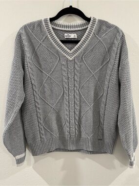 Hollister Light Gray Cable-Knit V-Neck Sweater
